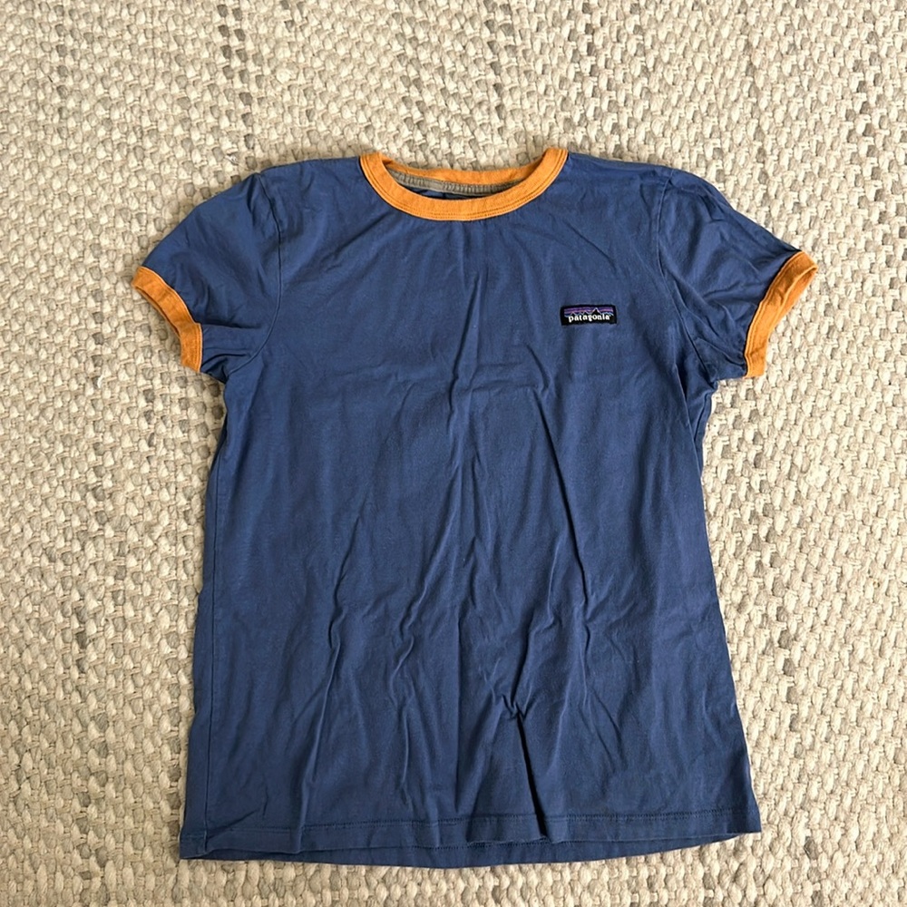Patagonia contrast piping tshirt